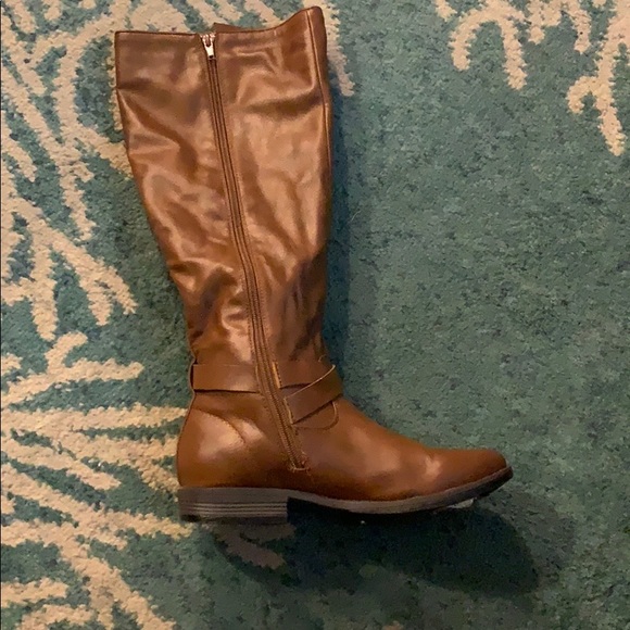 Boots - Picture 2 of 3